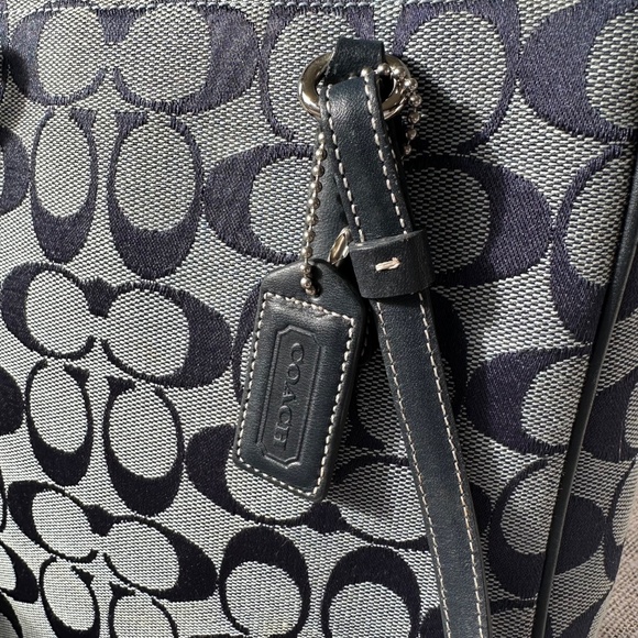 Coach Signature Canvas Tote (J1K‑6090) - Picture 10 of 16